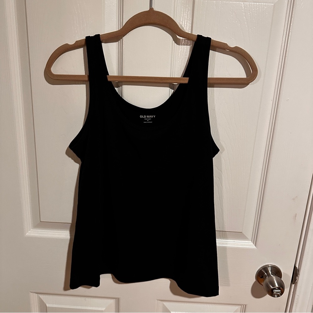 black round neck tank
